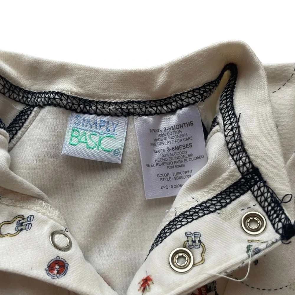 Simply basic bear button onesie - Picture 2 of 2